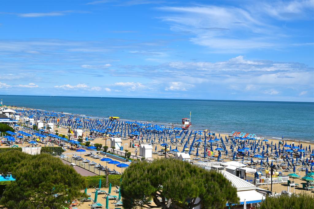 Hotel Janeiro Frontemare Lido di Jesolo Exterior photo