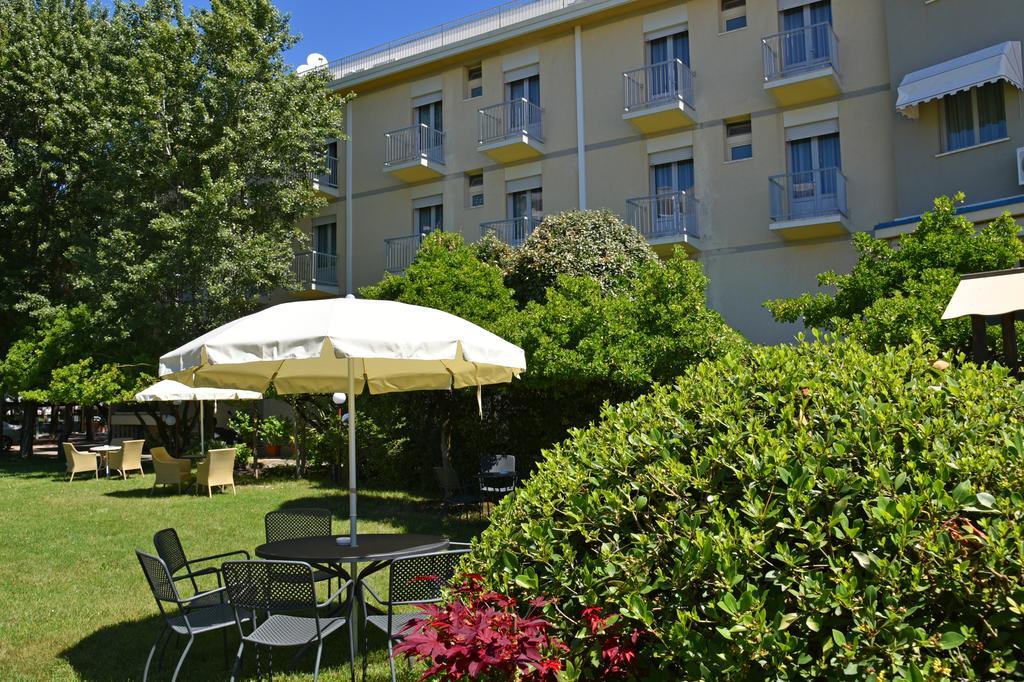 Hotel Janeiro Frontemare Lido di Jesolo Exterior photo