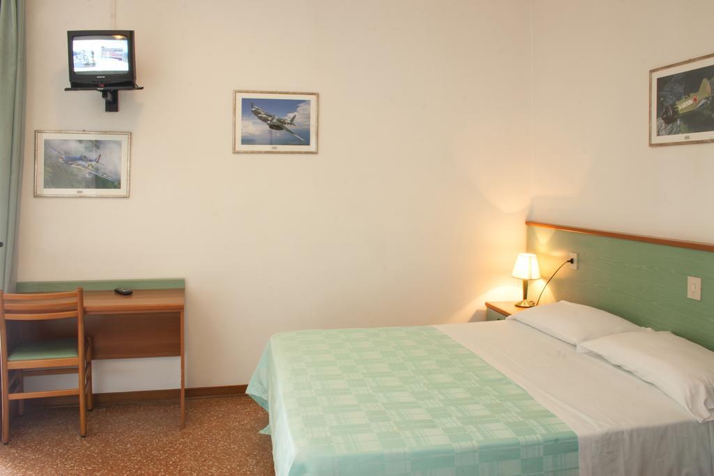 Hotel Janeiro Frontemare Lido di Jesolo Exterior photo
