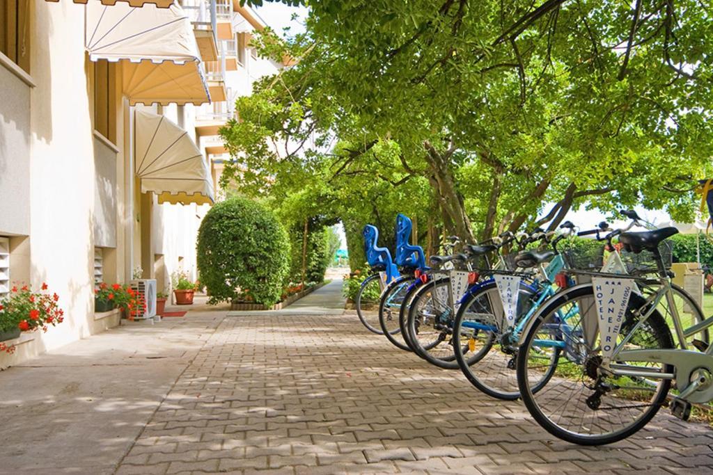 Hotel Janeiro Frontemare Lido di Jesolo Exterior photo