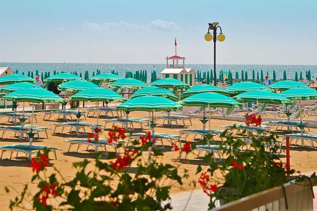Hotel Janeiro Frontemare Lido di Jesolo Exterior photo